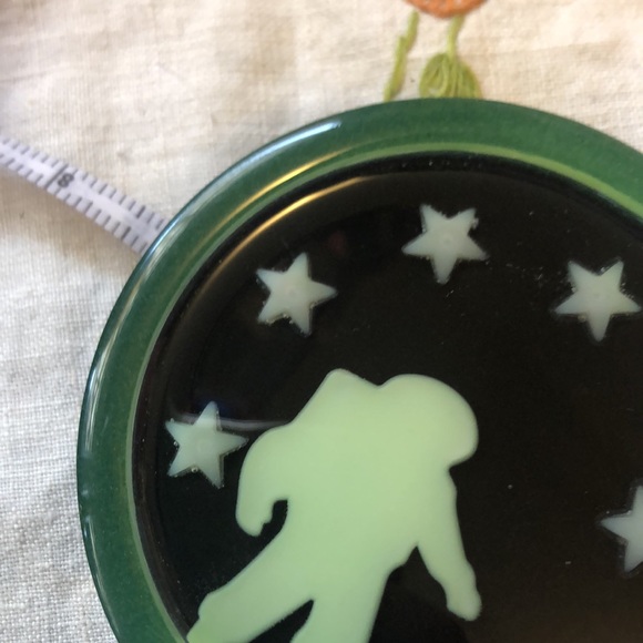 Handmade glow in the dark resin tray - Picture 5 of 6